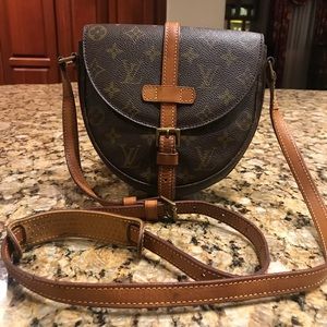AUTHENTIC LV CHANTILLY PM CROSS BODY BAG